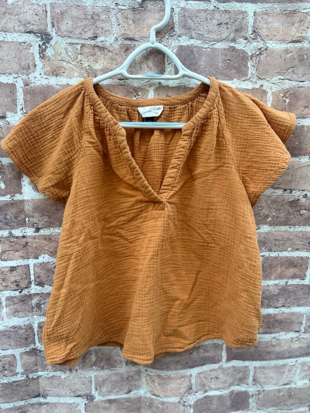 Universal Thread size L Short-Sleeve Ruffle Gauze V-Neck Top in Rust